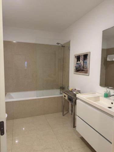 Charming City Center t1- Modern and Spacious