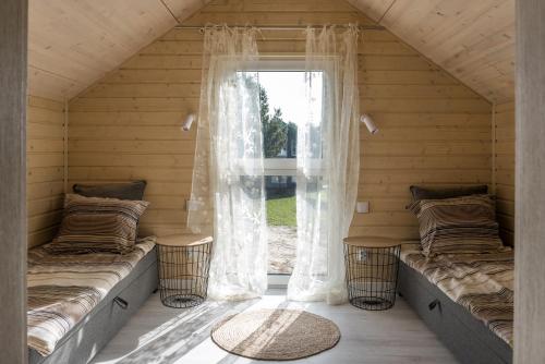 a room with two beds and a window at Kruszkanawierzbie in Kruszka