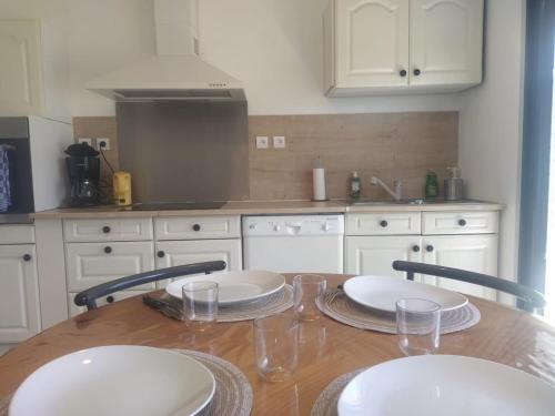 Η κουζίνα ή μικρή κουζίνα στο Maisonette sur terrain clos, loue 3nuits minimum