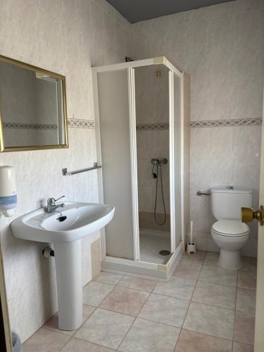 Ένα μπάνιο στο Hostal Pueblo Viejo