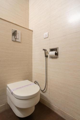 Ένα μπάνιο στο The Suncourt Hotel Yatri