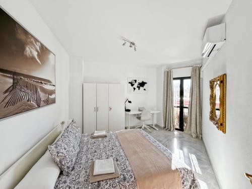 Exclusive Malaga Apartments with Cathedral Views and Auto Check-in