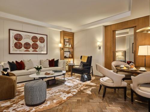 Ruang duduk di Corinthia London