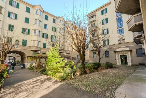 EasyTopStay - New and Functional Apartments near the metro