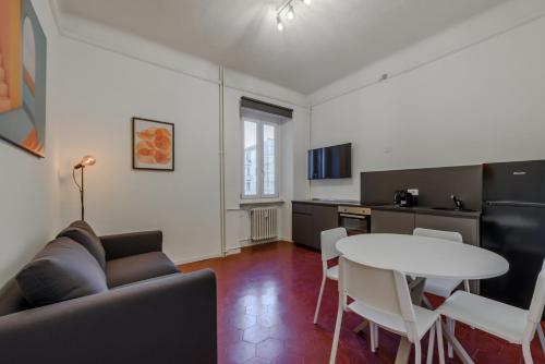 EasyTopStay - New and Functional Apartments near the metro