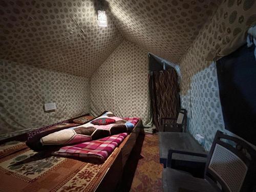 Postel nebo postele na pokoji v ubytování Morning Glory Camping and trekking