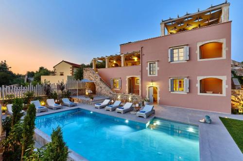 Πισίνα στο ή κοντά στο Villa Rouga