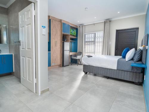 Ένα ή περισσότερα κρεβάτια σε δωμάτιο στο La Rochelle Studio Apartments by Heybert