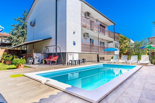 Apartment 1 with pool