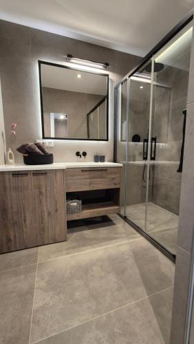 Luxurious Almond Apartment, self check-in 24h, free parking, air-conditioning