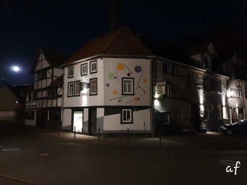 a building with a painting on the side of it at night at "Bedroo" Ferienwohnung am historischen Hafen in Wanfried