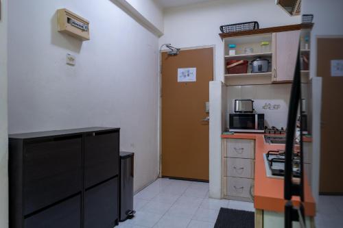 a kitchen with a counter and a door in a room at Jemhaus Studio Sunset Seaview [Netflix & Cuckoo] in Lumut