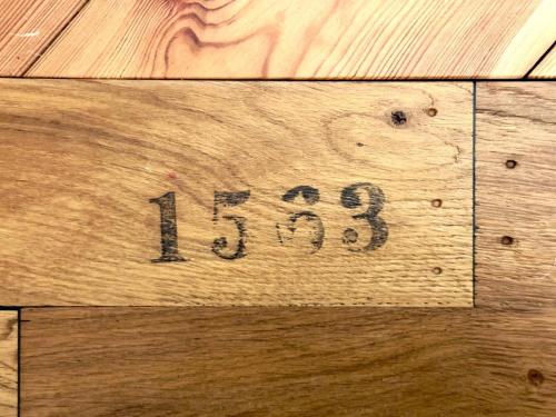 a wooden table with the number on it at NEU! FeWo Annelieses Kemenate in Finsterwalde