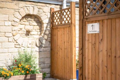 Φωτογραφία από το άλμπουμ του 18th Century modern conversion with private parking σε Bradford on Avon