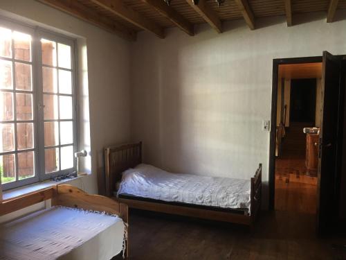 Postel nebo postele na pokoji v ubytování grande maison familiale