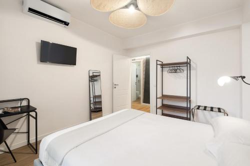 Greta 1 - 2 Min Metro - Family Apt - AC - 4 to 6 Pax