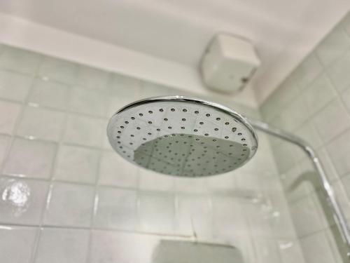 Ένα μπάνιο στο Palladium Cozy Suite Close to downtown and Exibition Center