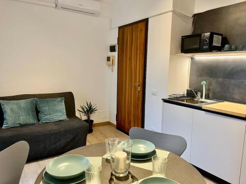 Η κουζίνα ή μικρή κουζίνα στο Palladium Cozy Suite Close to downtown and Exibition Center