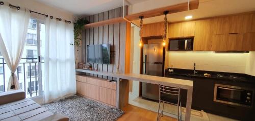 Η κουζίνα ή μικρή κουζίνα στο Apartamento condomínio Vert Clube