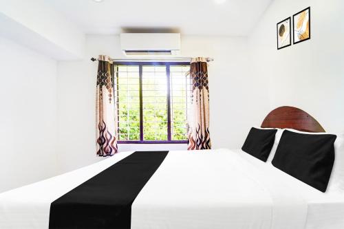 Voodi või voodid majutusasutuse Super Hotel O Kanyakumari Near Sunrise View formerly Jaisas Paradise toas
