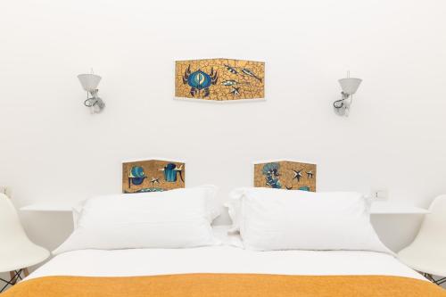 A bed or beds in a room at Coltur Suites