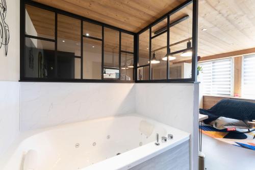 Gallery image of LOGIS Hôtel Restaurant La Vigotte in Girmont-Val-dʼAjol