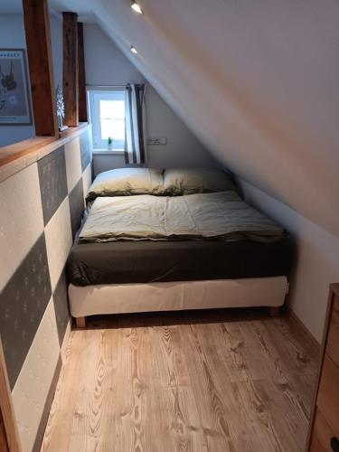 a bedroom with two beds in the attic at NEU! Ferienwohnung Schwalbe in Grünow