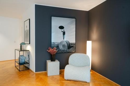 Cozy Corner Perfect for 4 to 6 hip area and parking