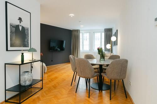 Cozy Corner Perfect for 4 to 6 hip area and parking