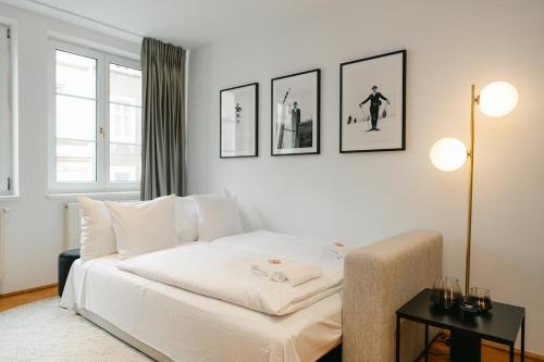 Cozy Corner Perfect for 4 to 6 hip area and parking