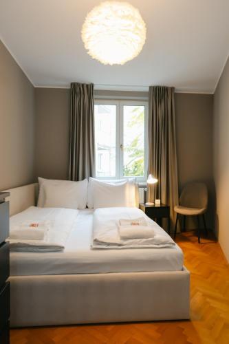 Cozy Corner Perfect for 4 to 6 hip area and parking