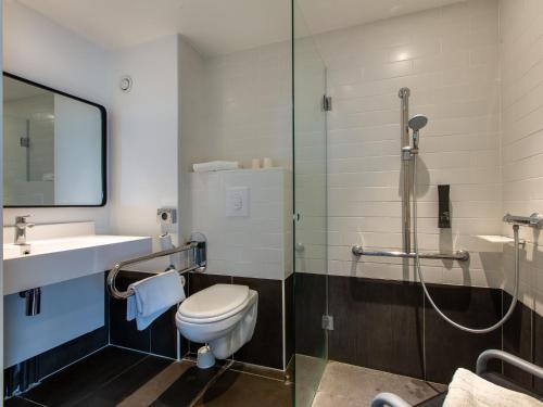 Koupelna v ubytování B&B HOTEL Orléans Nord Saran