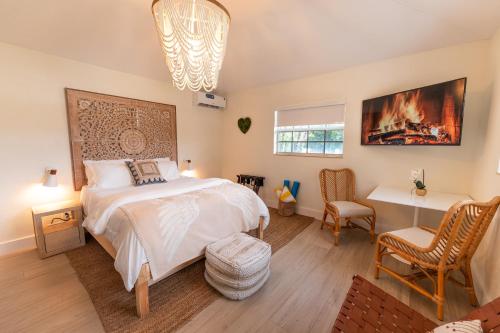 a bedroom with a bed and a table and chairs at Seahorse Beach Bungalows in Fort Pierce
