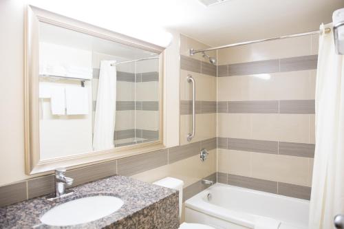 Ένα μπάνιο στο Admiral Inn Hamilton