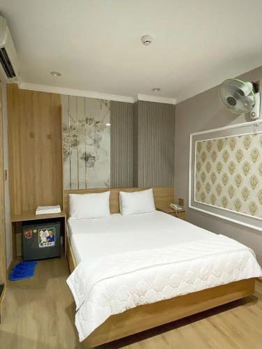 a bedroom with a large white bed in it at Thanh Binh Premium Hotel in Ho Chi Minh City