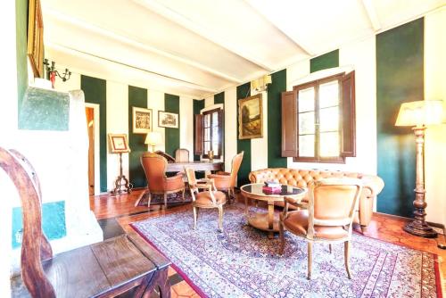 a living room filled with furniture and a table at Il Giardino e la Dimora in Bomarzo
