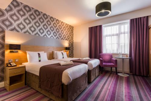 Un pat sau paturi într-o cameră la Holiday Inn Darlington-A1 Scotch Corner, an IHG Hotel