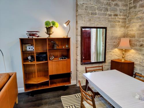 Ένα ή περισσότερα κρεβάτια σε δωμάτιο στο Historic conversion, private parking - near Bath