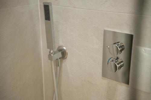 Ένα μπάνιο στο NEA Deluxe Apart-Hotel