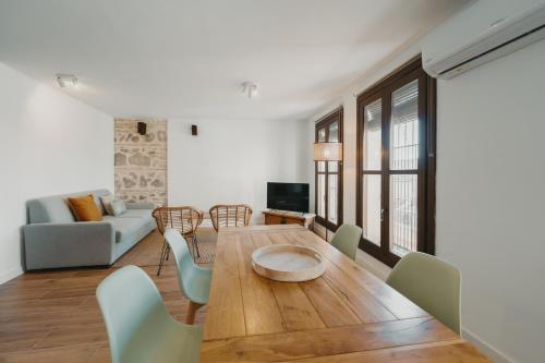 Μια τηλεόραση ή/και κέντρο ψυχαγωγίας στο Apartamentos exclusivos en casco histórico
