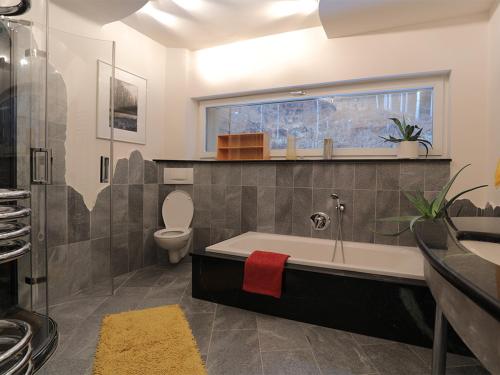Et badeværelse på Appartement Györi.