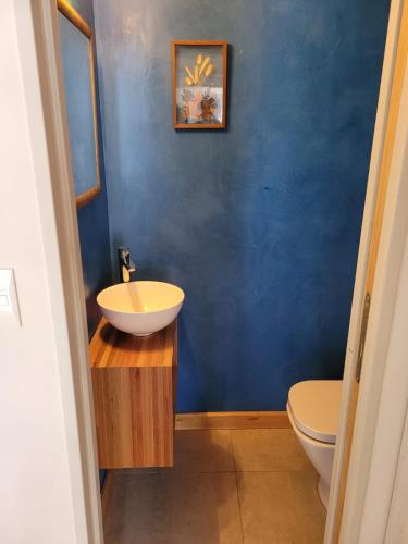 Ένα μπάνιο στο Departamento 25 umain