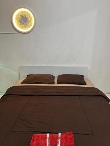 Ένα ή περισσότερα κρεβάτια σε δωμάτιο στο UVroomOfficial Apartment Riverview Tower Mahakam