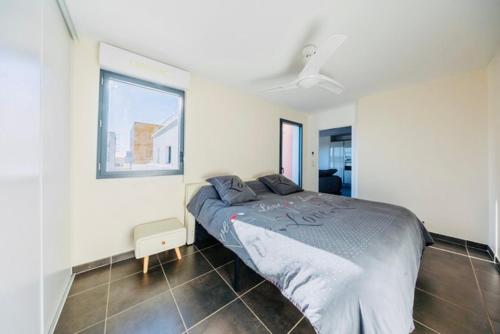 Кровать или кровати в номере T2 récent 45m2, Parking inclus, Clim