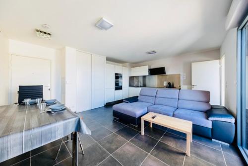 Кухня или мини-кухня в T2 récent 45m2, Parking inclus, Clim
