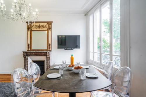 Photo de la galerie de l'établissement Charming apartment facing the Bois de Boulogne, à Neuilly-sur-Seine