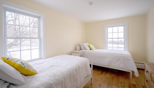 Ένα ή περισσότερα κρεβάτια σε δωμάτιο στο Cooper Hill Inn