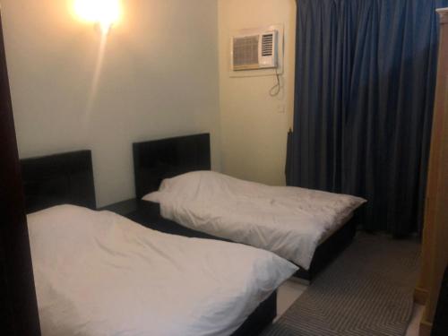 Ένα ή περισσότερα κρεβάτια σε δωμάτιο στο Flat in Tubli bay