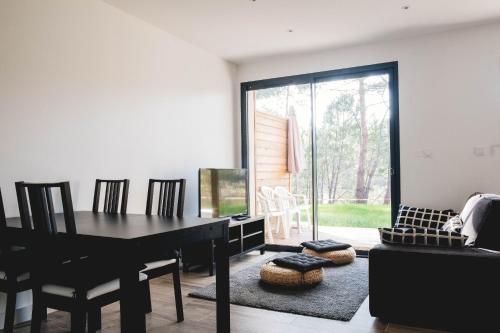 Photo de la galerie de l'établissement Villa avec vue sur le lac Domaine de Pitrot, à Lacanau