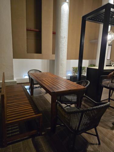 Ruang duduk di 41st Floor TRIZEN Smart Luxury Apartment with sea view and portcity view